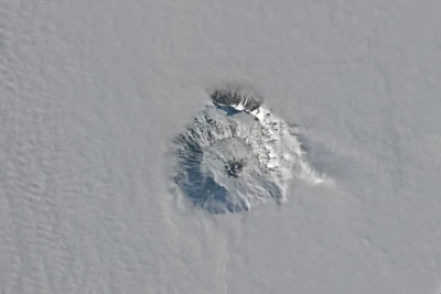 $6 тисяч на день "на вітер": вулкан в Антарктиді вивергає золотий пил