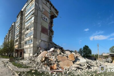Окупанти вдарили по житлових будинках у Вовчанську: є загиблий і поранена